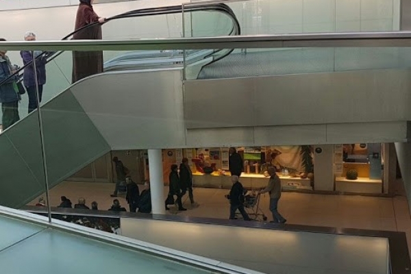 Glasreinigung im Einkaufscenter