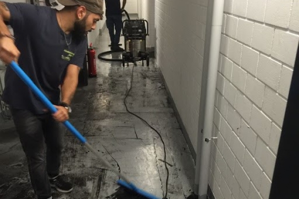 Grundreinigung Wasser-Rohrbruch